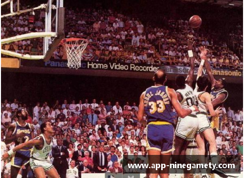 NBA评论员的视角：探索球场内外的精彩故事和深刻见解